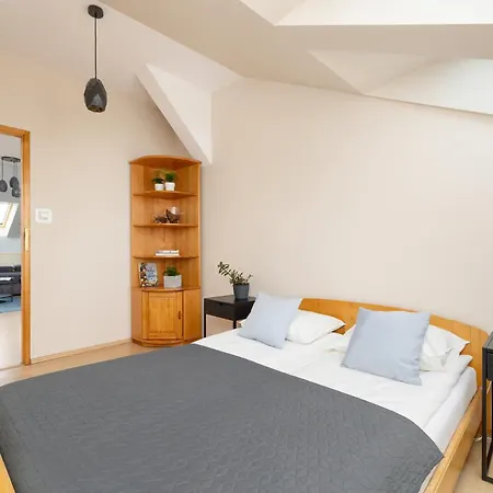 Sunshine Apartment *